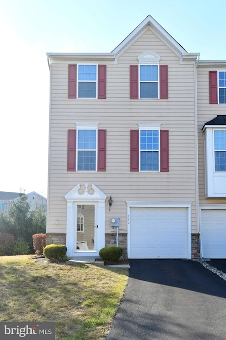 912 Susan Cir, North Wales, PA 19454