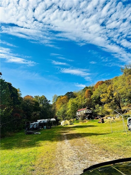 200 Shad Hollow Rd, Monaca, PA 15061