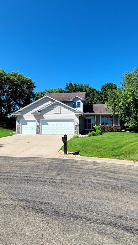 1404 19th Ave NW, Faribault, MN 55021
