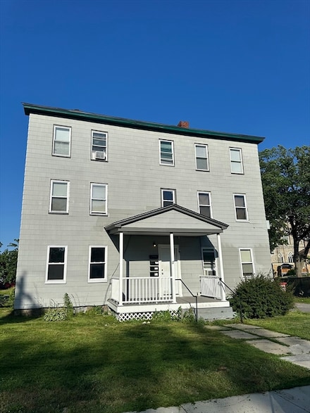 17 Laurel St, Leominster, MA 01453