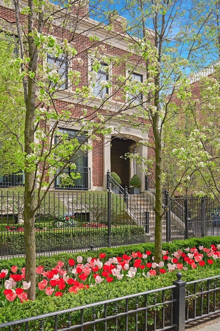 2015 N Dayton St, Chicago, IL 60614