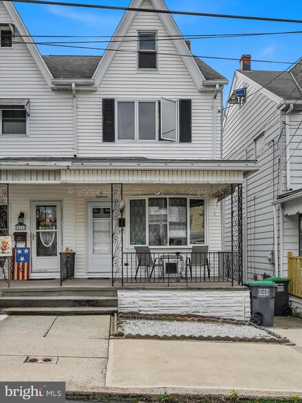 518 W Chestnut St, Frackville, PA 17931