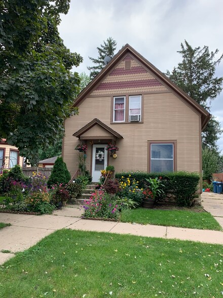 356 Plum St, Aurora, IL 60506