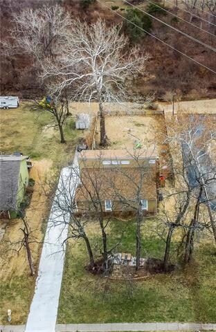 14209 Midland Dr, Shawnee, KS 66216