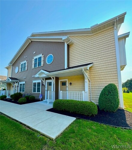 301 Northill Dr Unit E, Buffalo, NY 14221