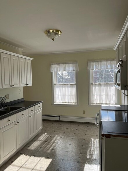 10 Newton St Unit B, Ayer, MA 01432