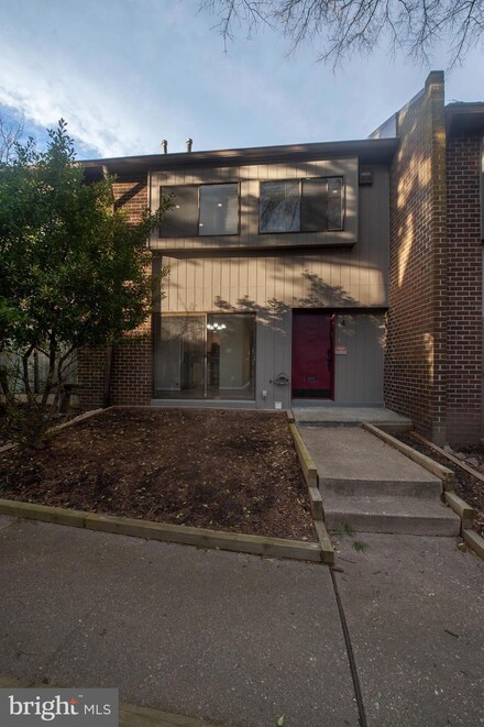 4 Penny Ln, Baltimore, MD 21209