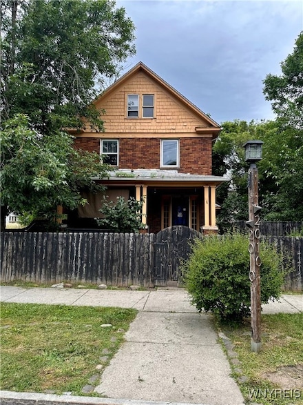 2010 Niagara St, Niagara Falls, NY 14303