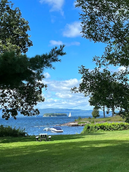 267 S Cove Rd, Burlington, VT 05401