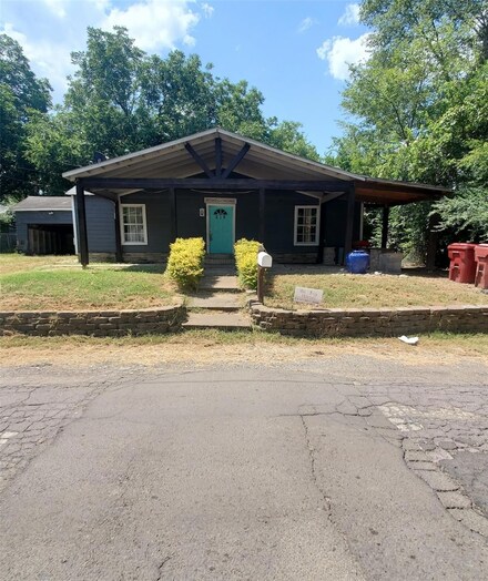 218 E 12th St, Bonham, TX 75418