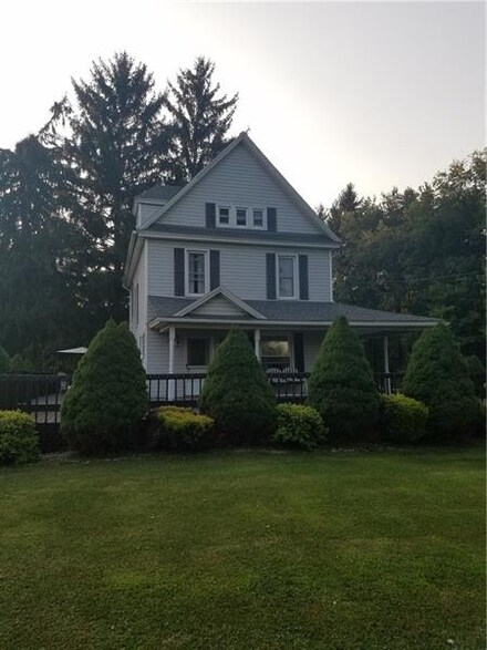 3751 N Hermitage Rd, Transfer, PA 16154