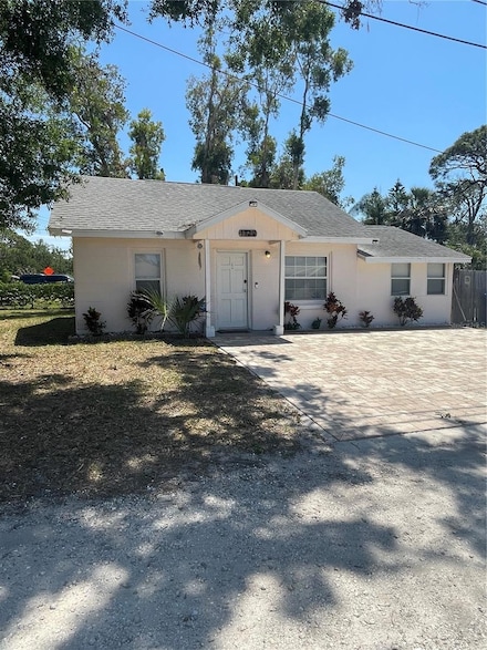 1729 Creek Ln, Largo, FL 33774
