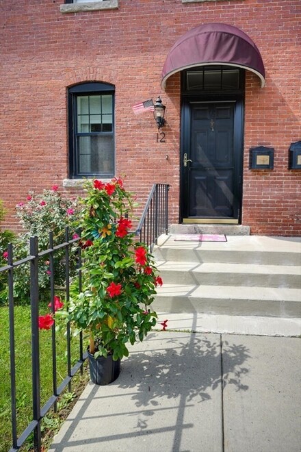 12 Nelson St, Clinton, MA 01510