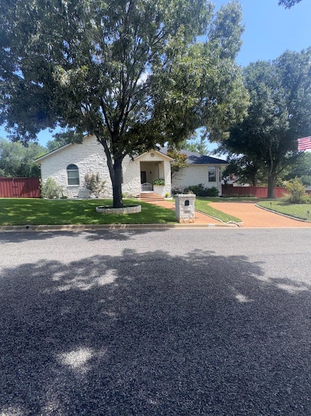 903 Rico Dr, Athens, TX 75751