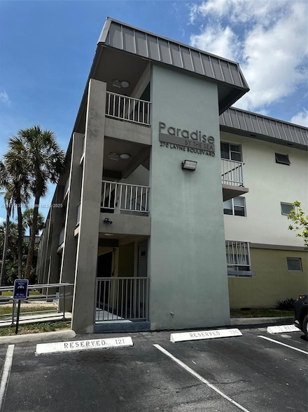 270 Layne Blvd Unit 114, Hallandale Beach, FL 33009