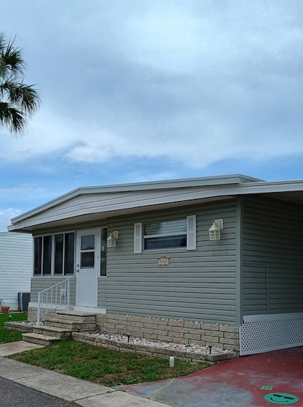 483 Robin Ln, Largo, FL 33770