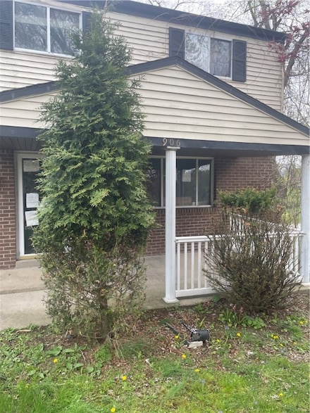 906 Idaho St, Washington, PA 15301
