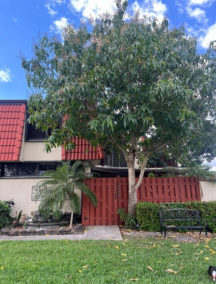 3803 Victoria Dr, West Palm Beach, FL 33406
