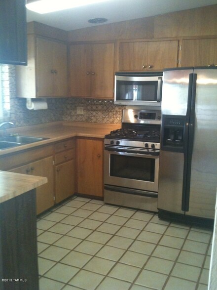 6225 E Calle Aurora, Tucson, AZ 85711