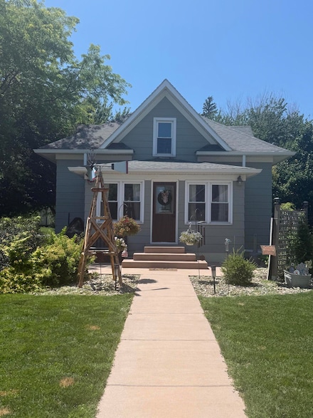 102 S King St, Dimock, SD 57331