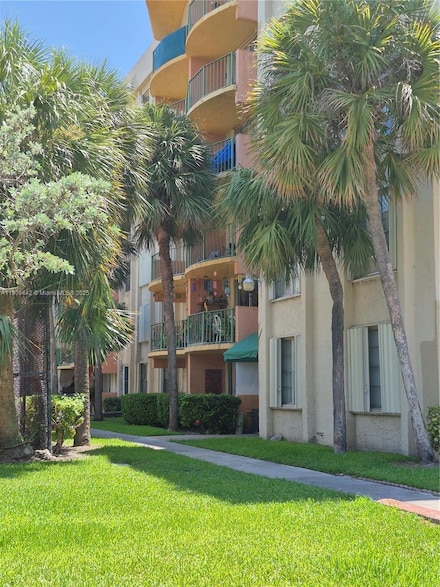 9320 Fontainebleau Blvd Unit 201, Miami, FL 33172