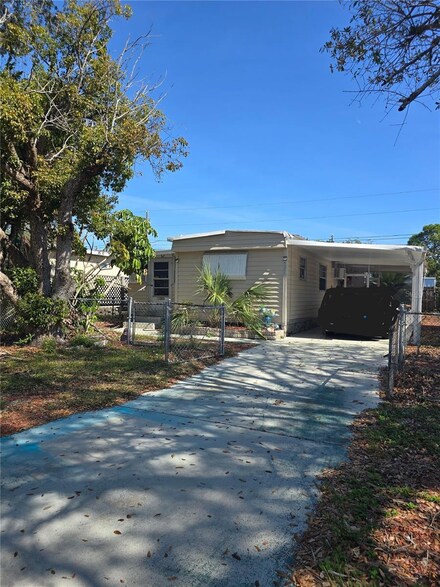 5255 E Park St N, St. Petersburg, FL 33709