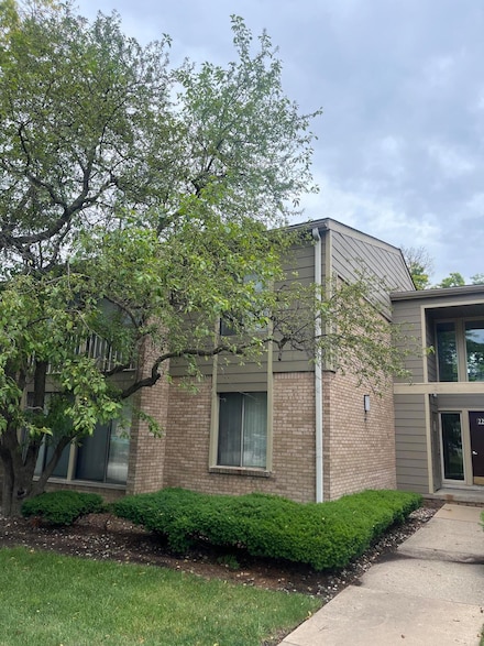 22350 Lucerne Dr Unit 2, Southfield, MI 48075