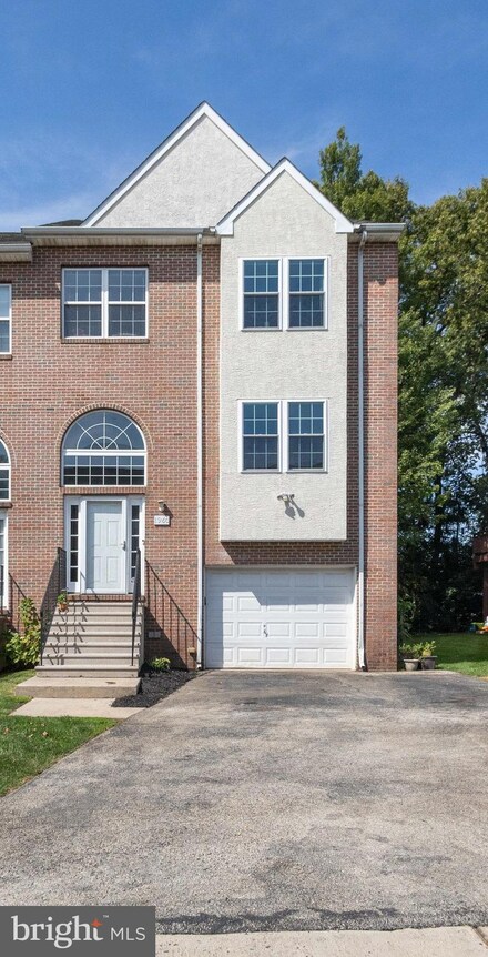 1960 West Ave, Conshohocken, PA 19428