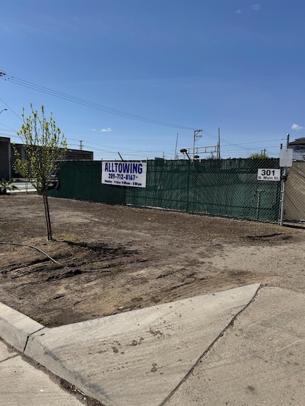 17 E Lockeford St, Lodi, CA 95240