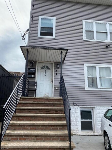 215 Lincoln St Unit 2, Jersey City, NJ 07307