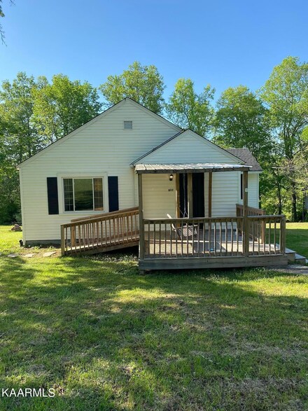 857 Poplar Creek Rd, Oliver Springs, TN 37840