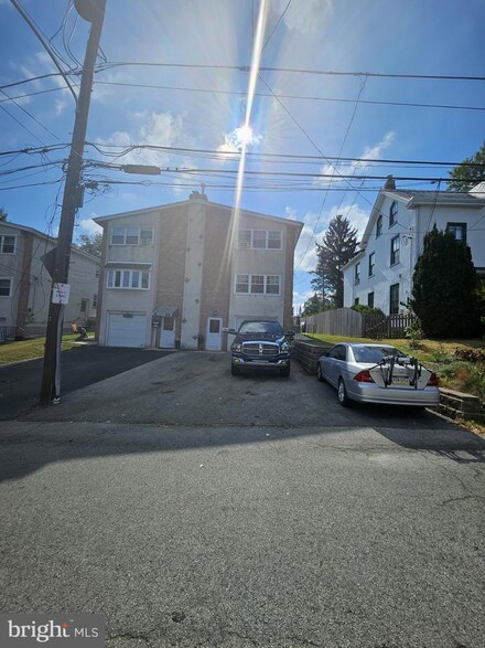 765 Manatawna Ave, Philadelphia, PA 19128