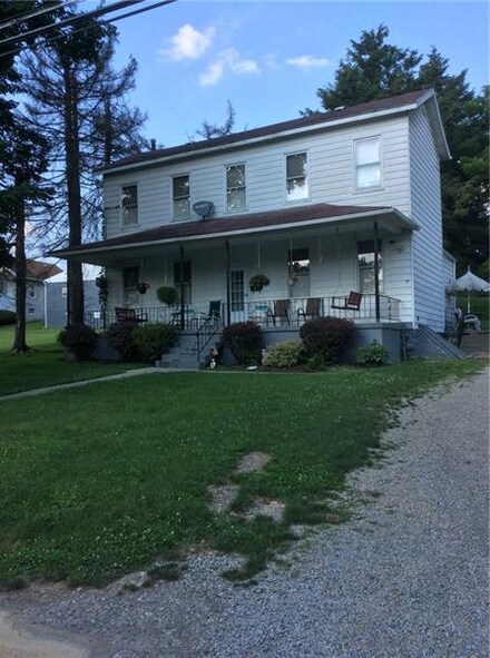 40 Becker St, Houston, PA 15342