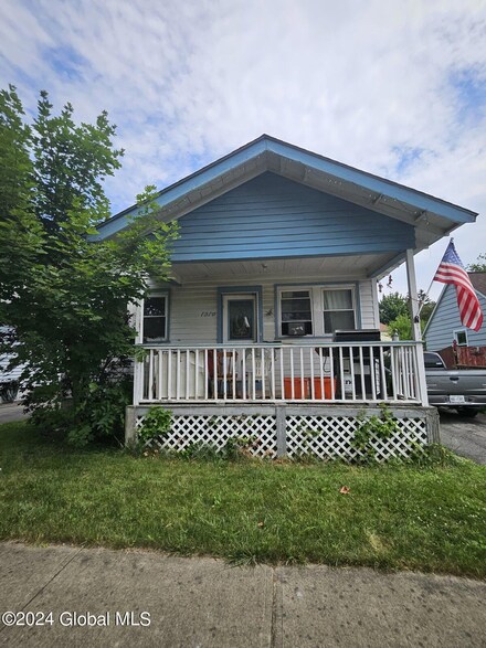 1310 Oak St, Utica, NY 13502