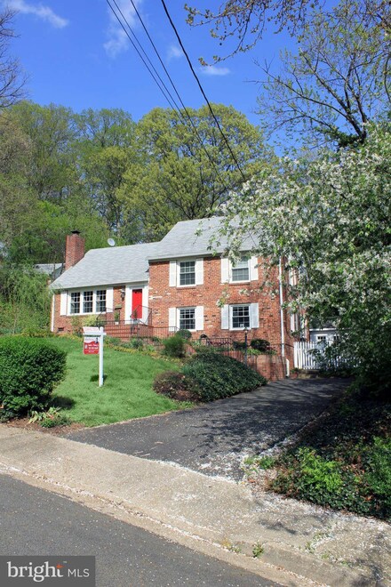 3017 S Hill St, Arlington, VA 22202