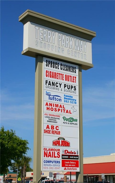 642 Terry Pkwy, Gretna, LA 70056