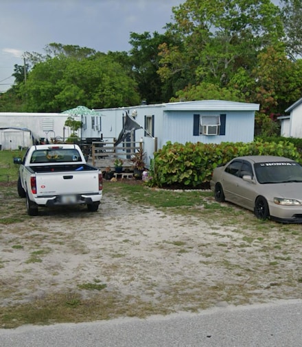 1669 NE Seneca Ave, Stuart, FL 34994