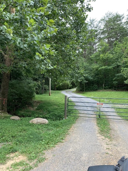 3107 Mutton Hollow Rd, Kodak, TN 37764