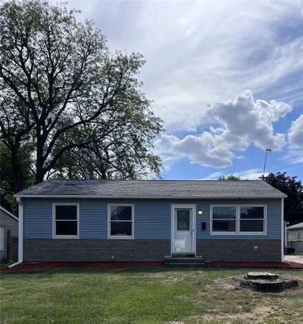 2215 California Ave, Iowa City, IA 52240