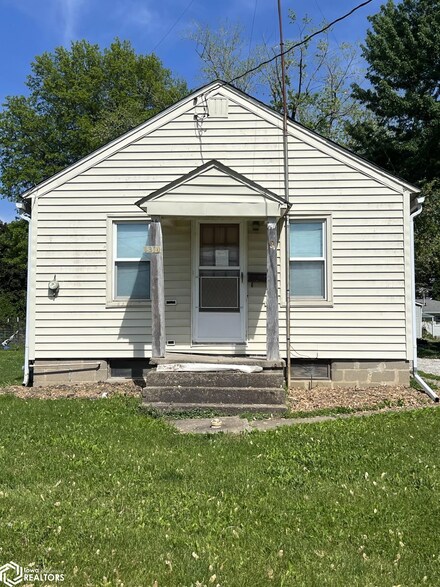1310 S 1st St, Oskaloosa, IA 52577
