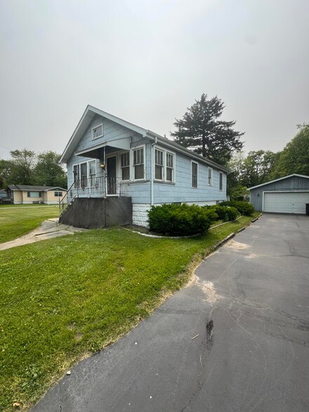 2804 Belmont St, Portage, IN 46368