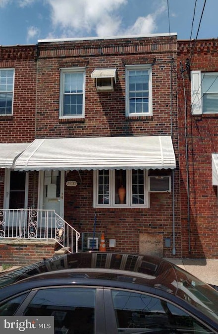 2932 Almond St, Philadelphia, PA 19134