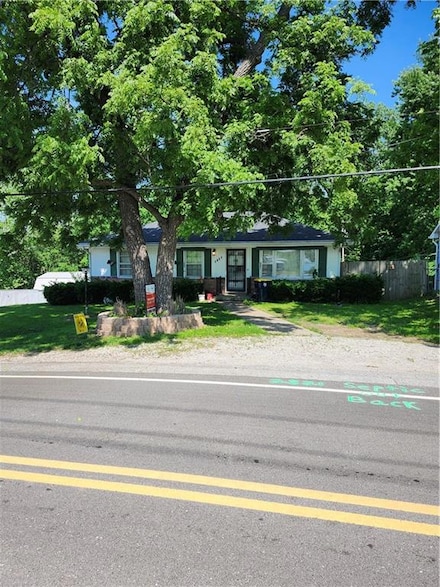 2821 Stark Ave, Kansas City, MO 64129