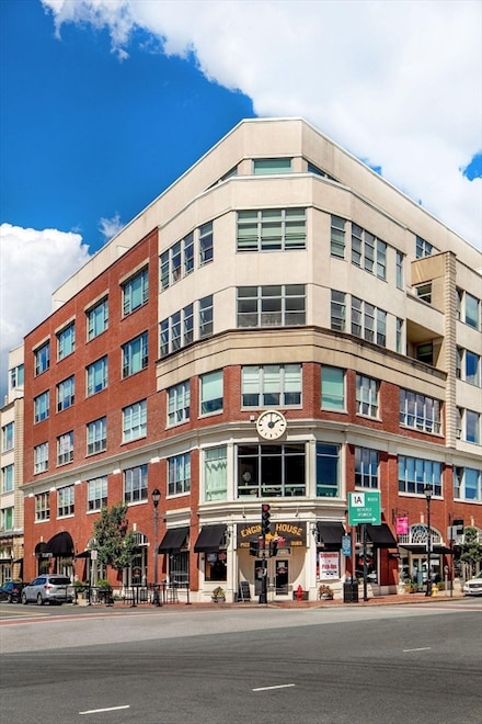 51 Lafayette St Unit 304, Salem, MA 01970