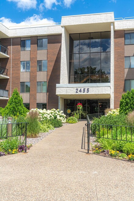 2455 Londin Ln E Unit 424, Saint Paul, MN 55119