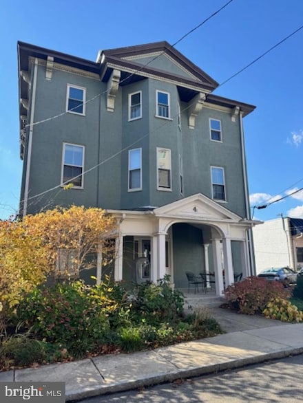 4 W Athens Ave, Ardmore, PA 19003