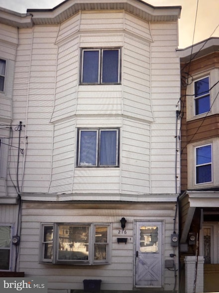 216 E Lloyd St, Shenandoah, PA 17976