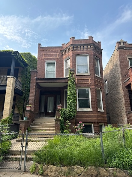2130 W Concord Place, Chicago, IL 60647