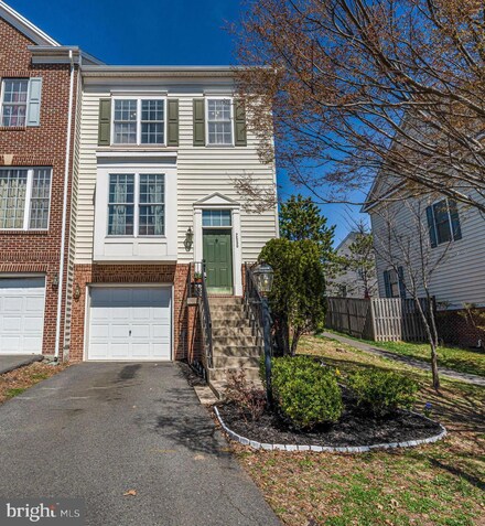 2530 Oak Tree Ln, Woodbridge, VA 22191