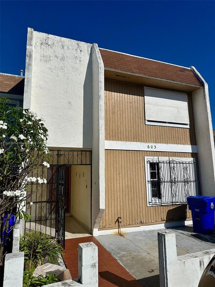 603 NW 10th St, Miami, FL 33136